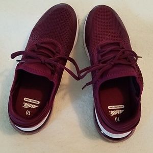 AVIA O2 Air burgundy Tennis Shoes